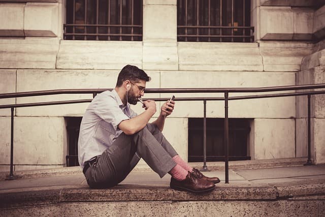 Understanding Smartphone Connectivity Zones and Their Impact